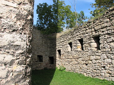Schutzmauer der Burg Ehrenstein