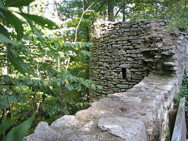 Bastion Aussenmauer der Burg Ehrenstein