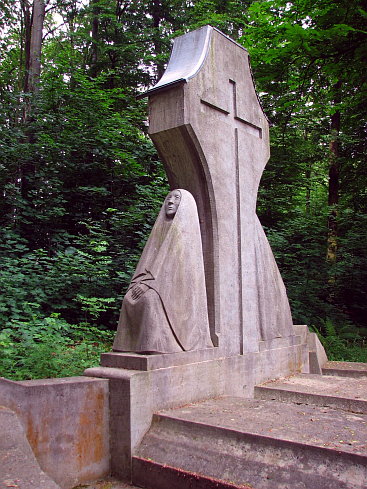 Grabmal von Reuß Eberdorf-Barlachskulptur