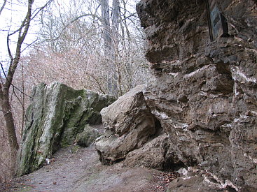 Fasergipsschichten im Fels