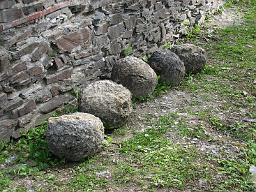 Steinkugeln auf der Wysburg