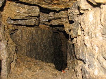 Felsspalte in Goetzhöhle Meiningen