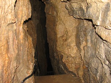 Große Felsspalte Goetzhöhle Meiningen