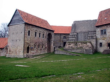 Innenhof der Burg Lohra.