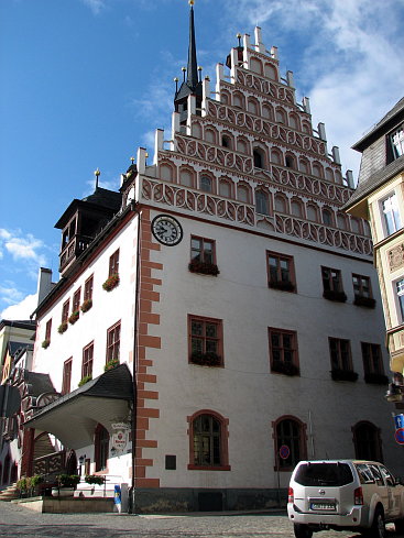 Rathausgiebel vom Pößnecker Rathaus.