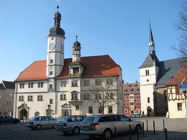 Eisenberger Rathaus und Stadtkirche.