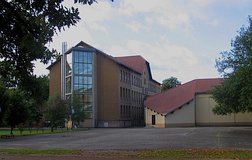 Kahlaer Schulen: Staatliches Gymnasium Leuchtenburg (2010-04-21)