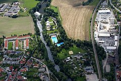 Luftbilder von Kahla: oben links Stall - rechts Betonwerk - unten links Löbschütz - mittig das Freibad Kahla & Saalewehr