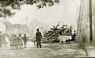 (Scheugasse) Scheunenbrand in der Rudolstädter Straße im Jahre 1913